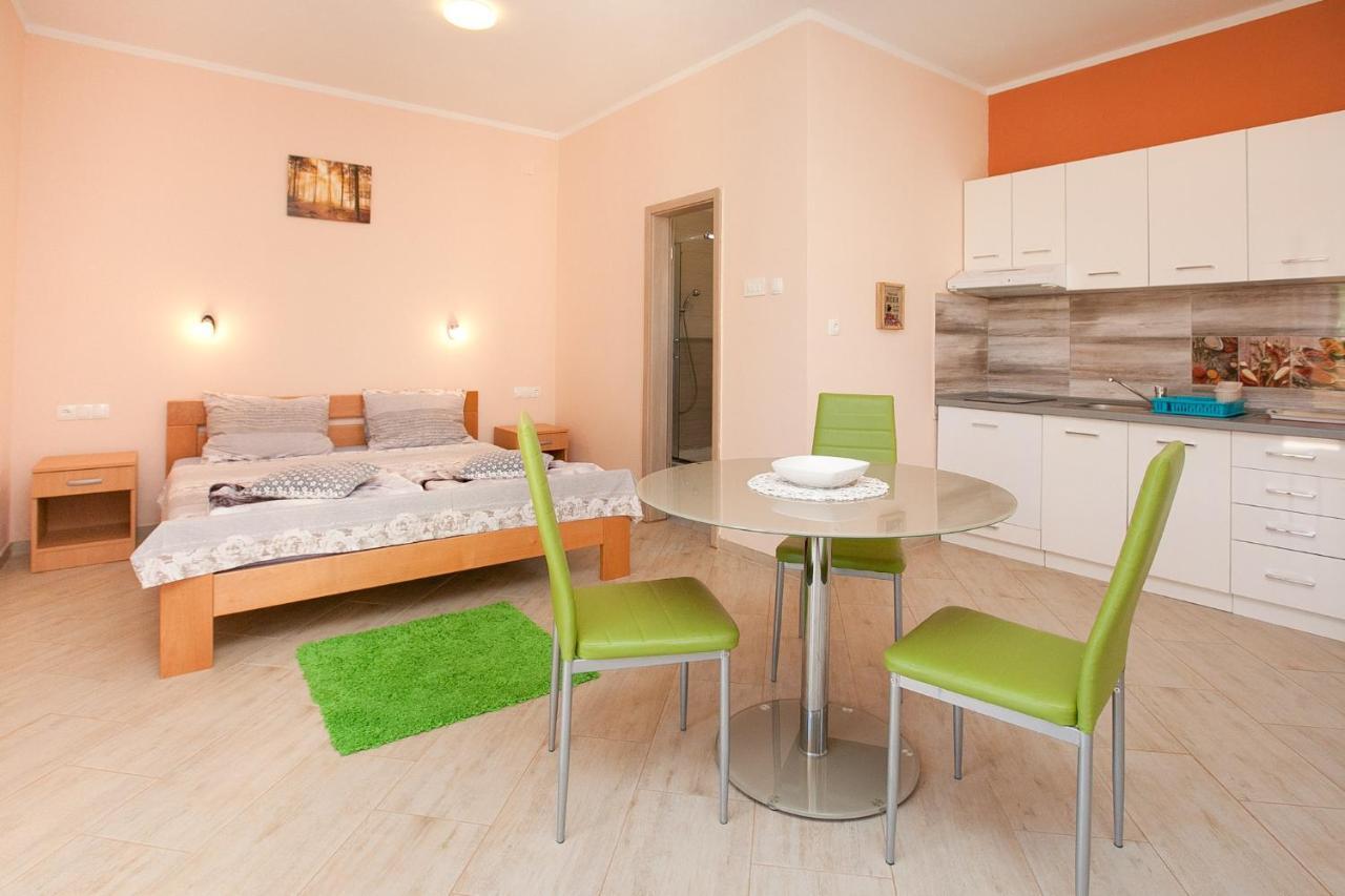 Apartmani Lea Starigrad Paklenica Ngoại thất bức ảnh